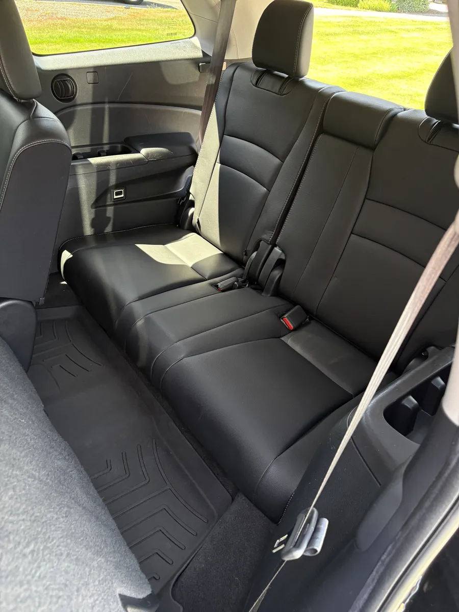 Same Honda Pilot third-row seats after the detail